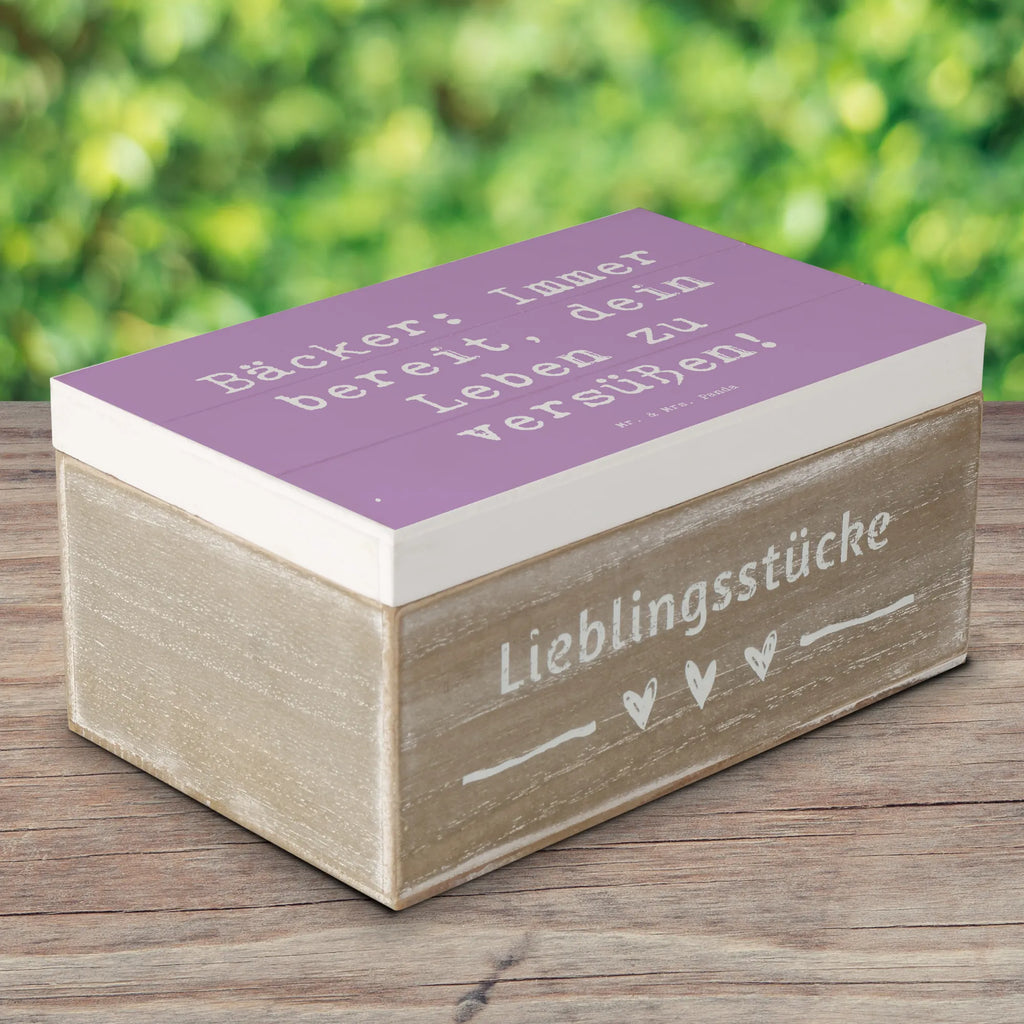 Holzkiste Spruch Bäcker: Immer bereit, dein Leben zu versüßen! Holzkiste, Kiste, Schatzkiste, Truhe, Schatulle, XXL, Erinnerungsbox, Erinnerungskiste, Dekokiste, Aufbewahrungsbox, Geschenkbox, Geschenkdose, Beruf, Ausbildung, Jubiläum, Abschied, Rente, Kollege, Kollegin, Geschenk, Schenken, Arbeitskollege, Mitarbeiter, Firma, Danke, Dankeschön