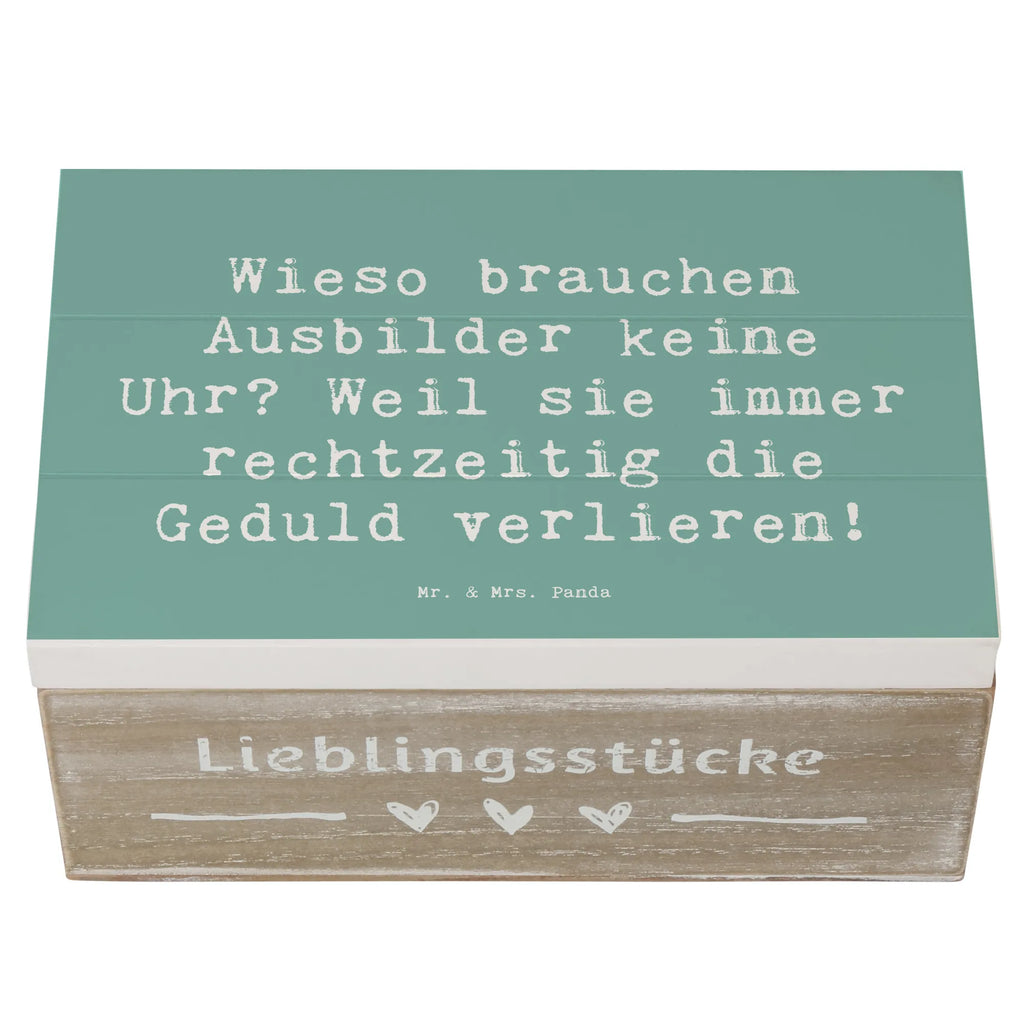 Holzkiste Spruch Wieso brauchen Ausbilder keine Uhr? Weil sie immer rechtzeitig die Geduld verlieren! Holzkiste, Kiste, Schatzkiste, Truhe, Schatulle, XXL, Erinnerungsbox, Erinnerungskiste, Dekokiste, Aufbewahrungsbox, Geschenkbox, Geschenkdose, Beruf, Ausbildung, Jubiläum, Abschied, Rente, Kollege, Kollegin, Geschenk, Schenken, Arbeitskollege, Mitarbeiter, Firma, Danke, Dankeschön