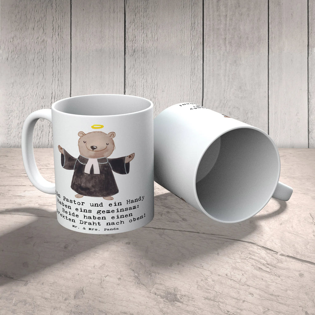 Tasse Ein Pastor und ein Handy haben eins gemeinsam: Beide haben einen direkten Draht nach oben! Tasse, Kaffeetasse, Teetasse, Becher, Kaffeebecher, Teebecher, Keramiktasse, Porzellantasse, Büro Tasse, Geschenk Tasse, Tasse Sprüche, Tasse Motive, Kaffeetassen, Tasse bedrucken, Designer Tasse, Cappuccino Tassen, Schöne Teetassen, Beruf, Ausbildung, Jubiläum, Abschied, Rente, Kollege, Kollegin, Geschenk, Schenken, Arbeitskollege, Mitarbeiter, Firma, Danke, Dankeschön