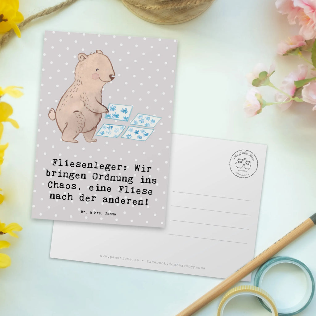 Postkarte Fliesenleger: Wir bringen Ordnung ins Chaos, eine Fliese nach der anderen! Postkarte, Karte, Geschenkkarte, Grußkarte, Einladung, Ansichtskarte, Geburtstagskarte, Einladungskarte, Dankeskarte, Ansichtskarten, Einladung Geburtstag, Einladungskarten Geburtstag, Beruf, Ausbildung, Jubiläum, Abschied, Rente, Kollege, Kollegin, Geschenk, Schenken, Arbeitskollege, Mitarbeiter, Firma, Danke, Dankeschön