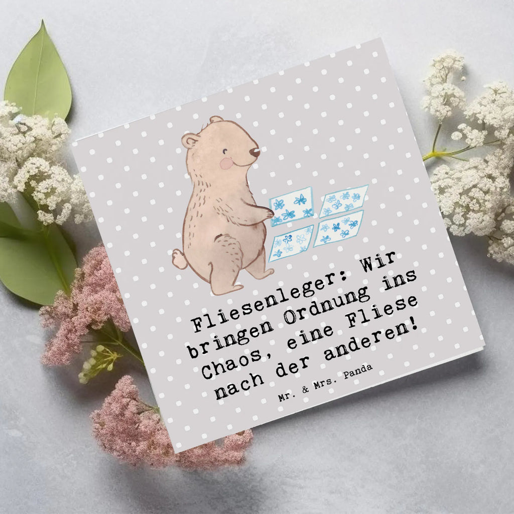 Deluxe Karte Fliesenleger: Wir bringen Ordnung ins Chaos, eine Fliese nach der anderen! Karte, Grußkarte, Klappkarte, Einladungskarte, Glückwunschkarte, Hochzeitskarte, Geburtstagskarte, Hochwertige Grußkarte, Hochwertige Klappkarte, Beruf, Ausbildung, Jubiläum, Abschied, Rente, Kollege, Kollegin, Geschenk, Schenken, Arbeitskollege, Mitarbeiter, Firma, Danke, Dankeschön