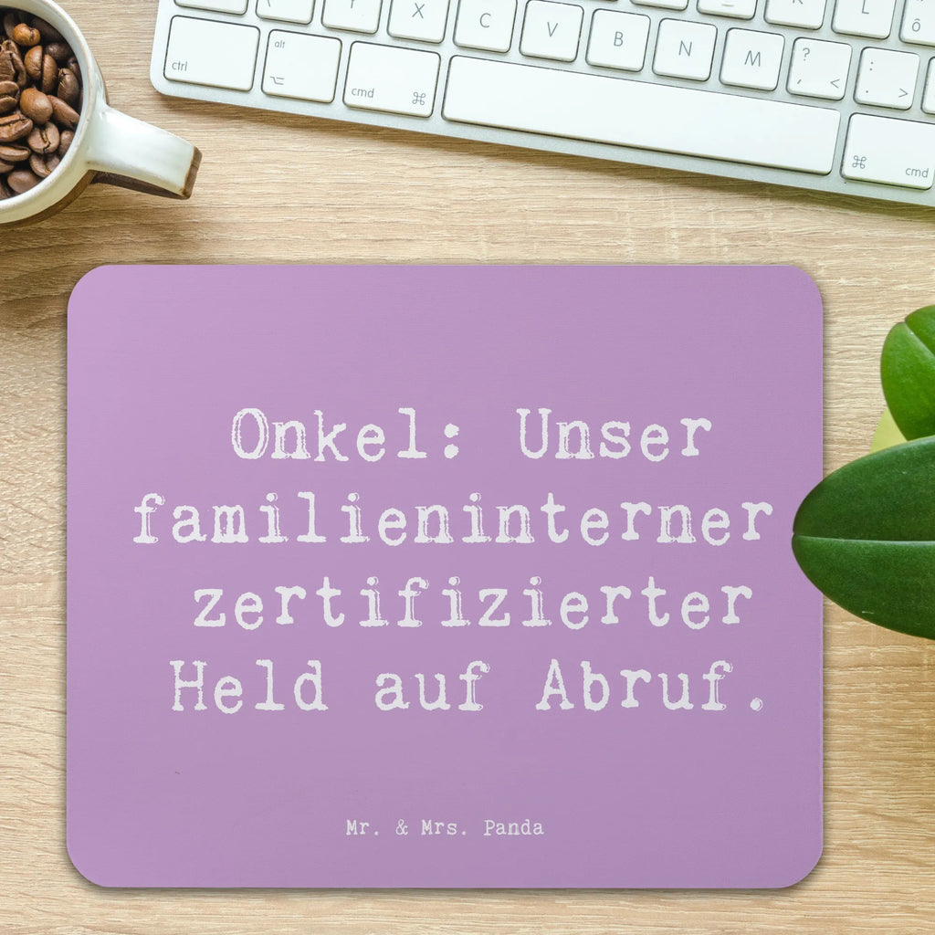 Mouse mat Saying Onkel: Unser familieninterner, zertifizierter Held auf Abruf. Mousepad, Computer zubehör, Büroausstattung, PC Zubehör, Arbeitszimmer, Mauspad, Einzigartiges Mauspad, Designer Mauspad, Mausunterlage, Mauspad Büro, Familie, Vatertag, Muttertag, Bruder, Schwester, Mama, Papa, Oma, Opa