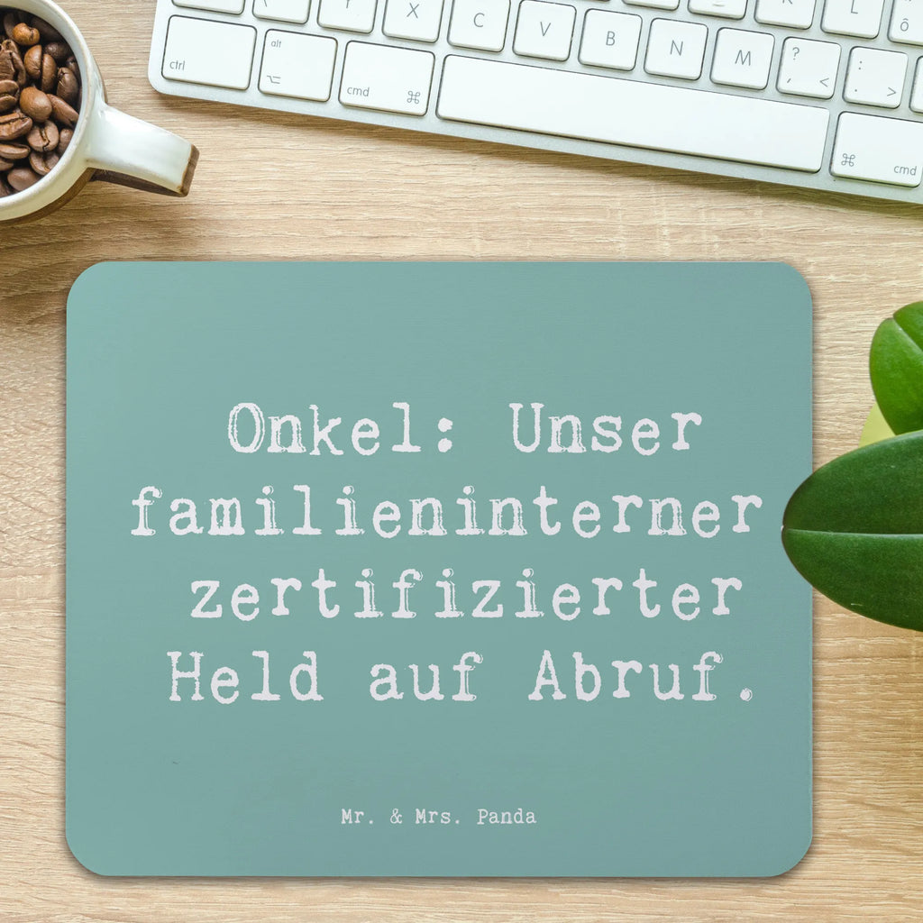 Mouse mat Saying Onkel: Unser familieninterner, zertifizierter Held auf Abruf. Mousepad, Computer zubehör, Büroausstattung, PC Zubehör, Arbeitszimmer, Mauspad, Einzigartiges Mauspad, Designer Mauspad, Mausunterlage, Mauspad Büro, Familie, Vatertag, Muttertag, Bruder, Schwester, Mama, Papa, Oma, Opa