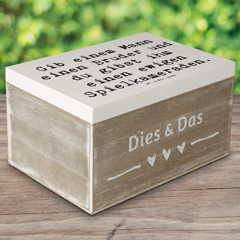 Holzkiste Spruch Bruder Spielkamerad Holzkiste, Kiste, Schatzkiste, Truhe, Schatulle, XXL, Erinnerungsbox, Erinnerungskiste, Dekokiste, Aufbewahrungsbox, Geschenkbox, Geschenkdose, Familie, Vatertag, Muttertag, Bruder, Schwester, Mama, Papa, Oma, Opa