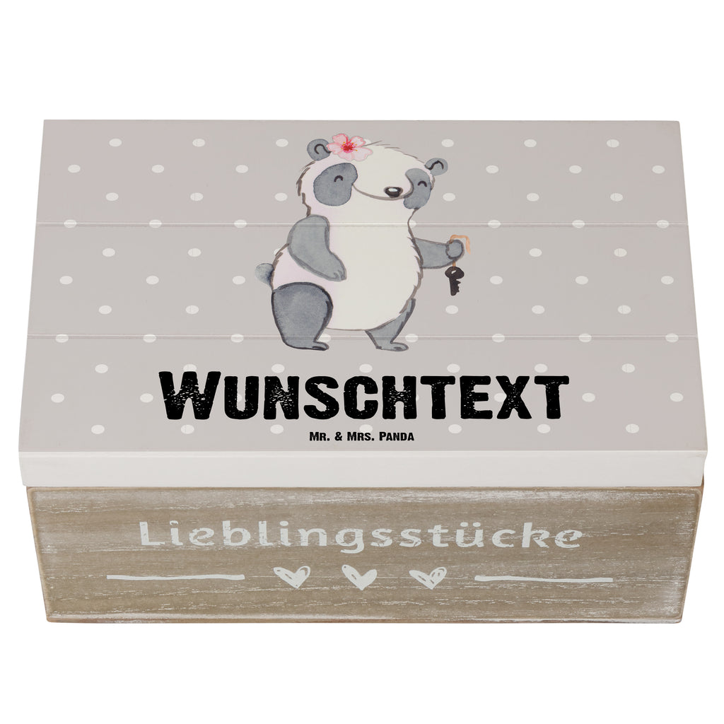 Personalisierte Holzkiste Vermieterin Herz Holzkiste mit Namen, Kiste mit Namen, Schatzkiste mit Namen, Truhe mit Namen, Schatulle mit Namen, Erinnerungsbox mit Namen, Erinnerungskiste, mit Namen, Dekokiste mit Namen, Aufbewahrungsbox mit Namen, Holzkiste Personalisiert, Kiste Personalisiert, Schatzkiste Personalisiert, Truhe Personalisiert, Schatulle Personalisiert, Erinnerungsbox Personalisiert, Erinnerungskiste Personalisiert, Dekokiste Personalisiert, Aufbewahrungsbox Personalisiert, Geschenkbox personalisiert, GEschenkdose personalisiert, Beruf, Ausbildung, Jubiläum, Abschied, Rente, Kollege, Kollegin, Geschenk, Schenken, Arbeitskollege, Mitarbeiter, Firma, Danke, Dankeschön