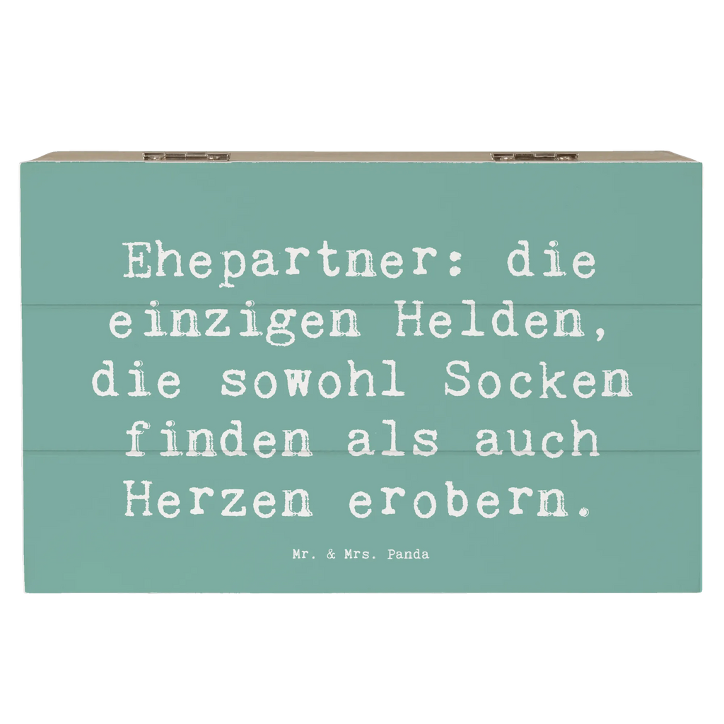 Holzkiste Spruch Ehepartner Helden Holzkiste, Kiste, Schatzkiste, Truhe, Schatulle, XXL, Erinnerungsbox, Erinnerungskiste, Dekokiste, Aufbewahrungsbox, Geschenkbox, Geschenkdose, Familie, Vatertag, Muttertag, Bruder, Schwester, Mama, Papa, Oma, Opa