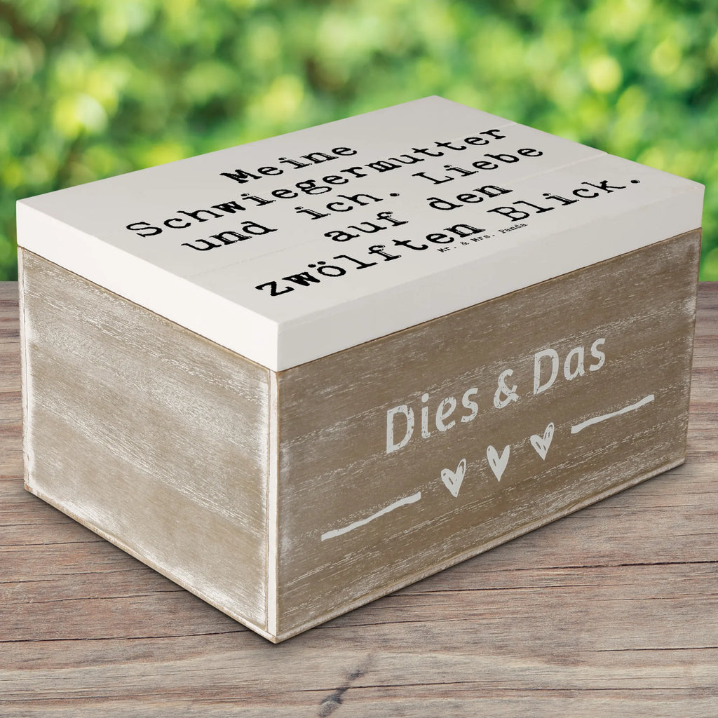 Holzkiste Spruch Schwiegermutter Liebe Holzkiste, Kiste, Schatzkiste, Truhe, Schatulle, XXL, Erinnerungsbox, Erinnerungskiste, Dekokiste, Aufbewahrungsbox, Geschenkbox, Geschenkdose, Familie, Vatertag, Muttertag, Bruder, Schwester, Mama, Papa, Oma, Opa