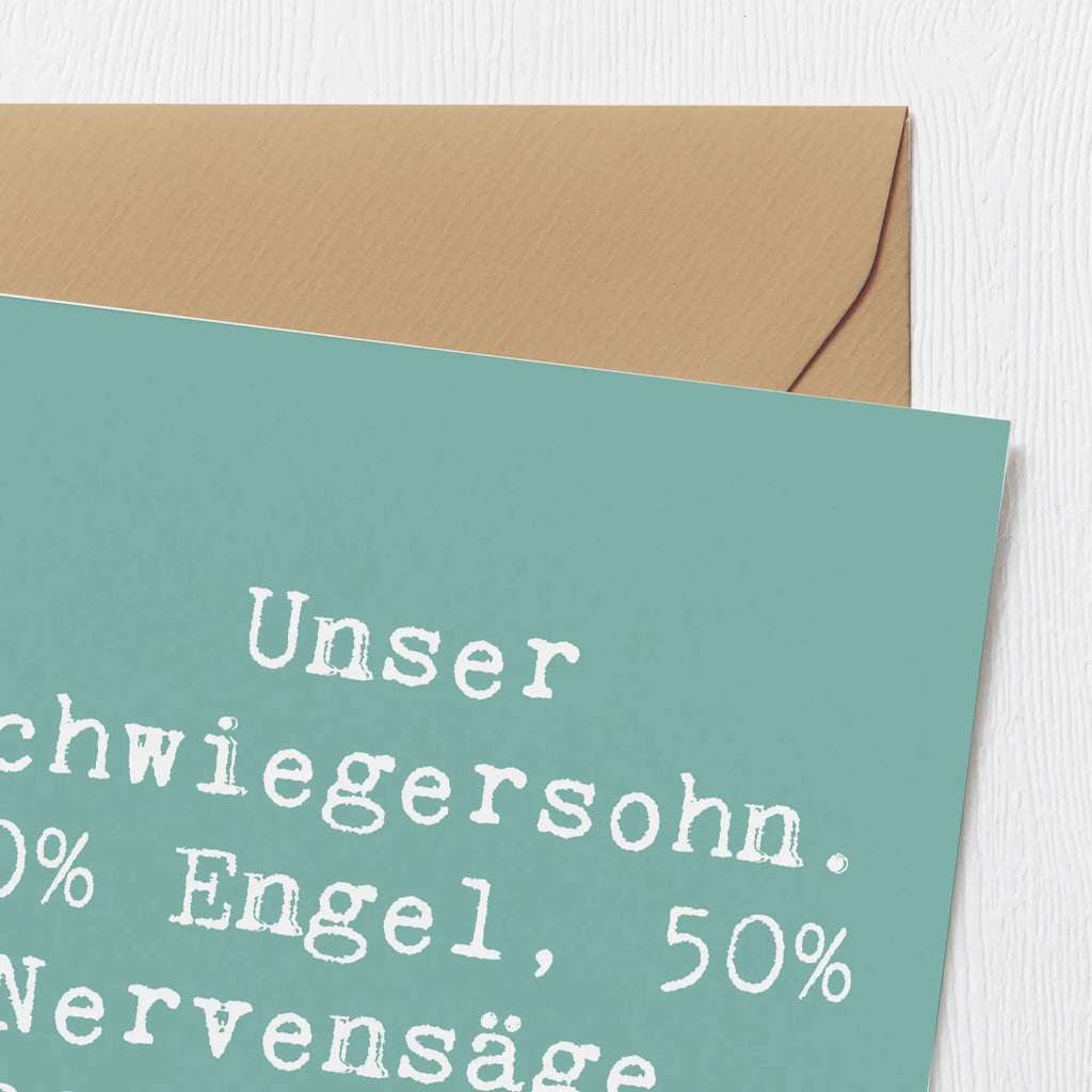 Deluxe Karte Spruch Unser Schwiegersohn. 50% Engel, 50% Nervensäge, 100% Familie! Karte, Grußkarte, Klappkarte, Einladungskarte, Glückwunschkarte, Hochzeitskarte, Geburtstagskarte, Hochwertige Grußkarte, Hochwertige Klappkarte, Familie, Vatertag, Muttertag, Bruder, Schwester, Mama, Papa, Oma, Opa