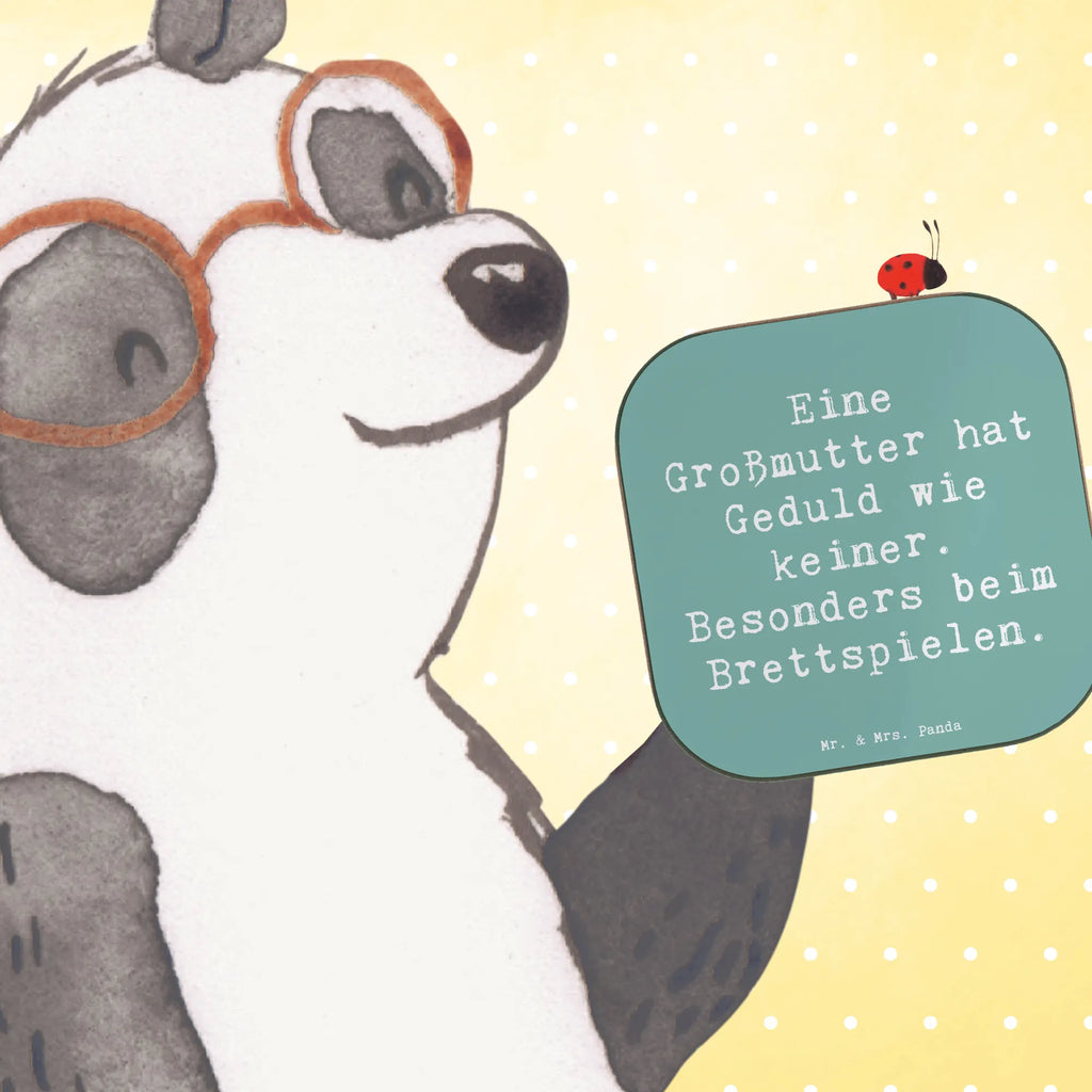 Square coaster Saying Eine Großmutter hat Geduld wie keiner. Besonders beim Brettspielen. Untersetzer, Bierdeckel, Glasuntersetzer, Untersetzer Gläser, Getränkeuntersetzer, Untersetzer aus Holz, Untersetzer für Gläser, Korkuntersetzer, Untersetzer Holz, Holzuntersetzer, Tassen Untersetzer, Untersetzer Design, Familie, Vatertag, Muttertag, Bruder, Schwester, Mama, Papa, Oma, Opa