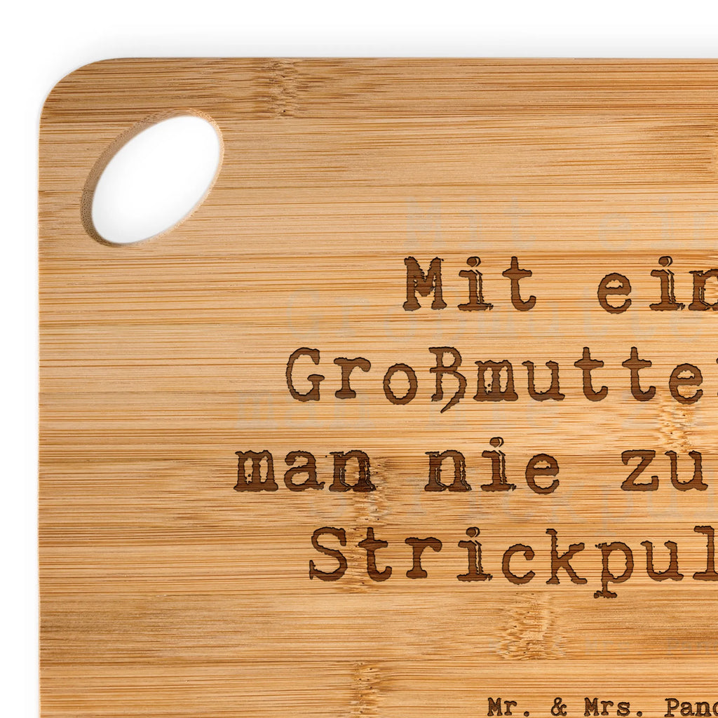 Bamboo chopping board Saying Mit einer Großmutter hat man nie zu wenig Strickpullis. Schneidebrett, Holzbrett, Küchenbrett, Frühstücksbrett, Hackbrett, Brett, Holzbrettchen, Servierbrett, Bretter, Holzbretter, Holz Bretter, Schneidebrett Holz, Holzbrett mit Gravur, Schneidbrett, Holzbrett Küche, Holzschneidebrett, Familie, Vatertag, Muttertag, Bruder, Schwester, Mama, Papa, Oma, Opa