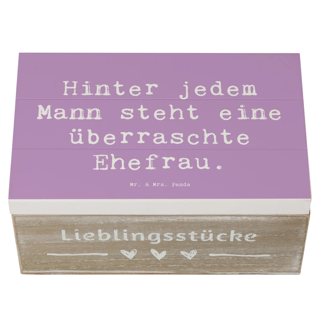 Holzkiste Spruch Überraschte Ehefrau Holzkiste, Kiste, Schatzkiste, Truhe, Schatulle, XXL, Erinnerungsbox, Erinnerungskiste, Dekokiste, Aufbewahrungsbox, Geschenkbox, Geschenkdose, Familie, Vatertag, Muttertag, Bruder, Schwester, Mama, Papa, Oma, Opa