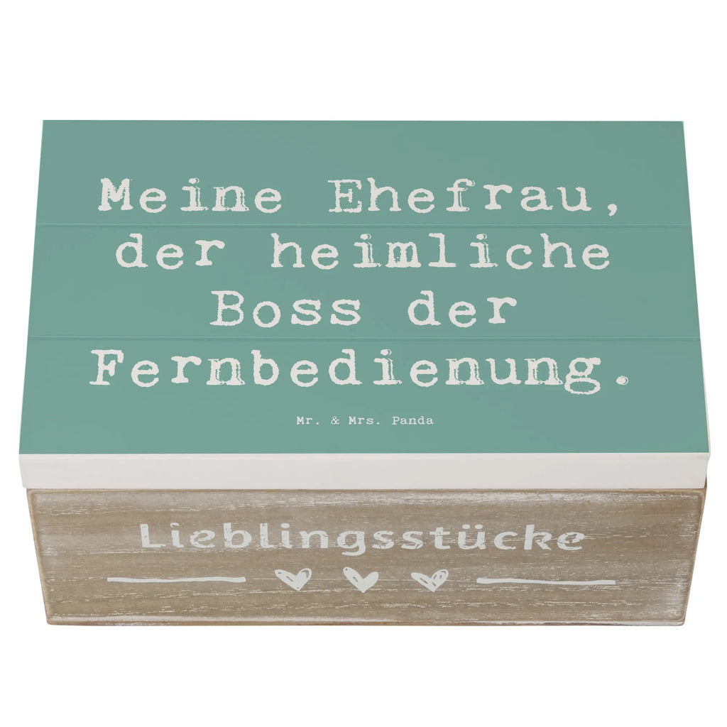 Holzkiste Spruch Ehefrau Boss Holzkiste, Kiste, Schatzkiste, Truhe, Schatulle, XXL, Erinnerungsbox, Erinnerungskiste, Dekokiste, Aufbewahrungsbox, Geschenkbox, Geschenkdose, Familie, Vatertag, Muttertag, Bruder, Schwester, Mama, Papa, Oma, Opa