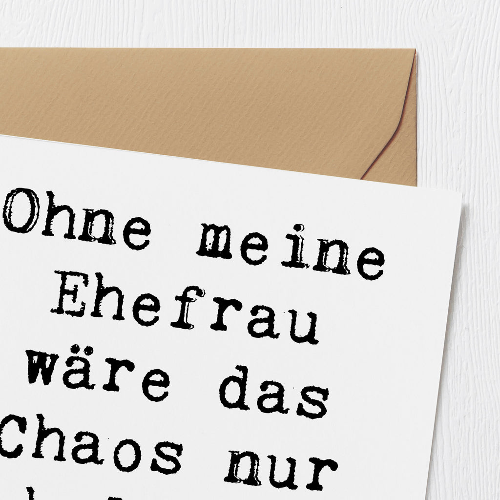 Deluxe Karte Spruch Ohne meine Ehefrau wäre das Chaos nur halb so schön. Karte, Grußkarte, Klappkarte, Einladungskarte, Glückwunschkarte, Hochzeitskarte, Geburtstagskarte, Hochwertige Grußkarte, Hochwertige Klappkarte, Familie, Vatertag, Muttertag, Bruder, Schwester, Mama, Papa, Oma, Opa