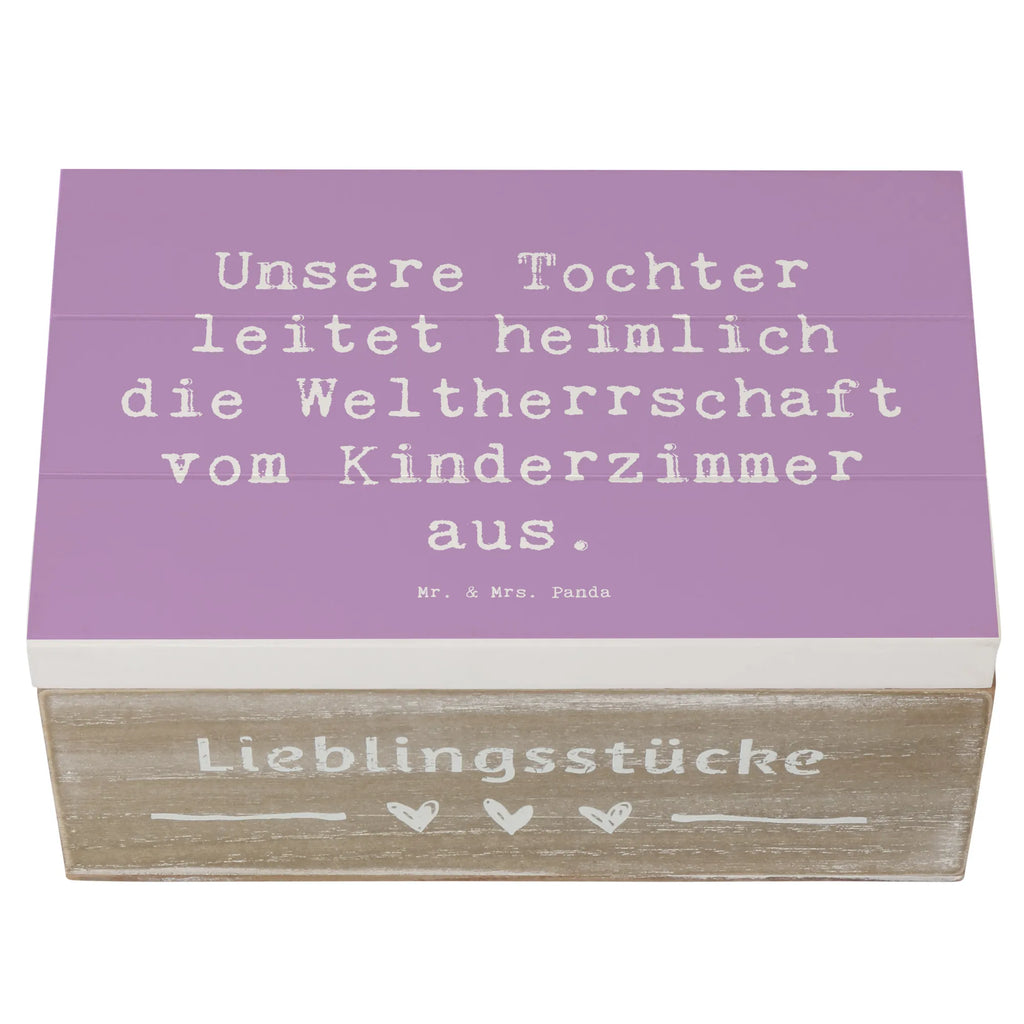 Holzkiste Spruch Tochter Weltherrschaft Holzkiste, Kiste, Schatzkiste, Truhe, Schatulle, XXL, Erinnerungsbox, Erinnerungskiste, Dekokiste, Aufbewahrungsbox, Geschenkbox, Geschenkdose, Familie, Vatertag, Muttertag, Bruder, Schwester, Mama, Papa, Oma, Opa