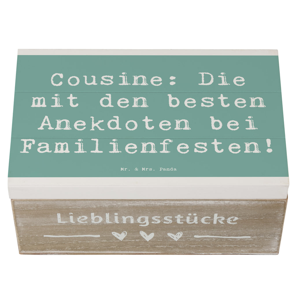 Holzkiste Spruch Cousine Anekdoten Holzkiste, Kiste, Schatzkiste, Truhe, Schatulle, XXL, Erinnerungsbox, Erinnerungskiste, Dekokiste, Aufbewahrungsbox, Geschenkbox, Geschenkdose, Familie, Vatertag, Muttertag, Bruder, Schwester, Mama, Papa, Oma, Opa