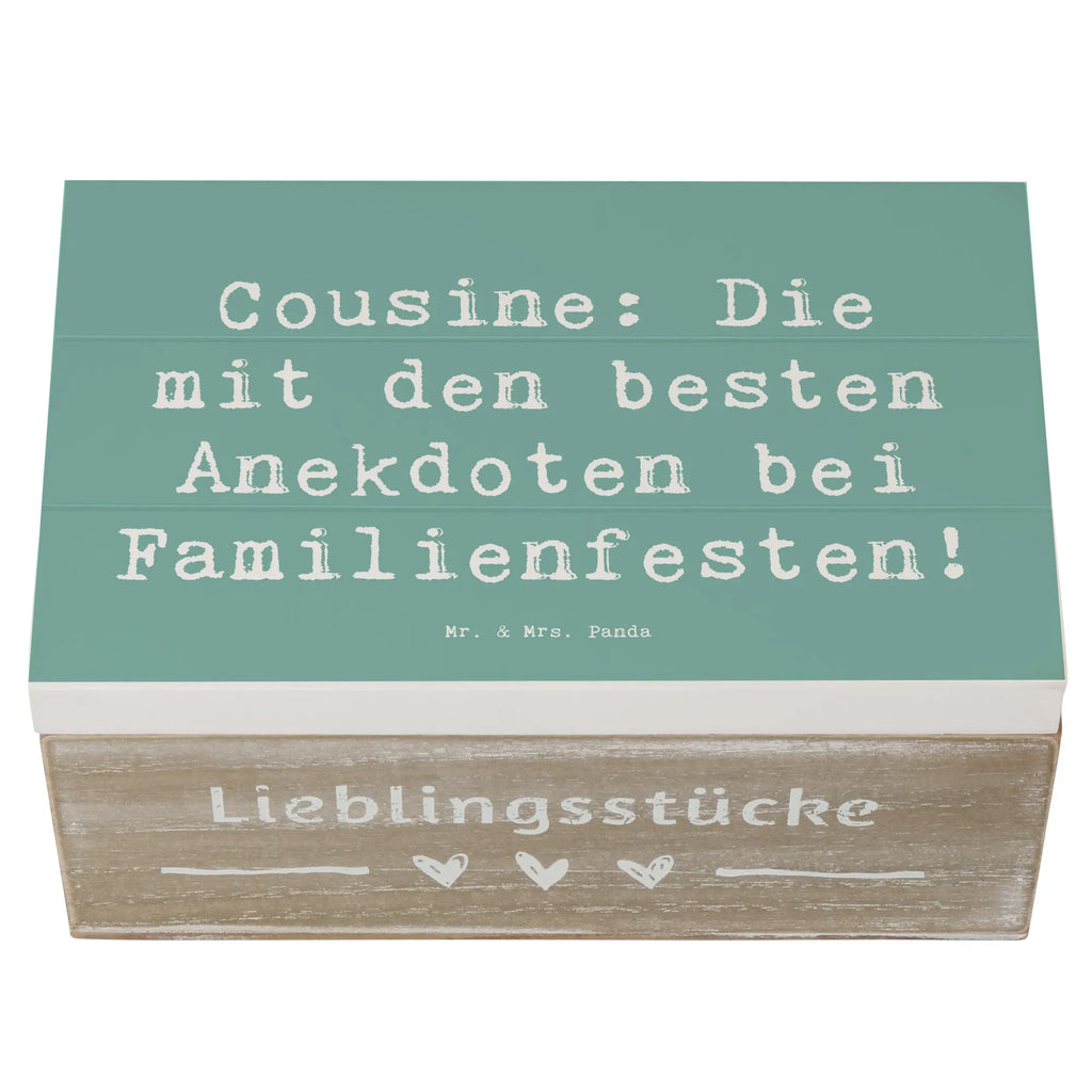 Holzkiste Spruch Cousine Anekdoten Holzkiste, Kiste, Schatzkiste, Truhe, Schatulle, XXL, Erinnerungsbox, Erinnerungskiste, Dekokiste, Aufbewahrungsbox, Geschenkbox, Geschenkdose, Familie, Vatertag, Muttertag, Bruder, Schwester, Mama, Papa, Oma, Opa