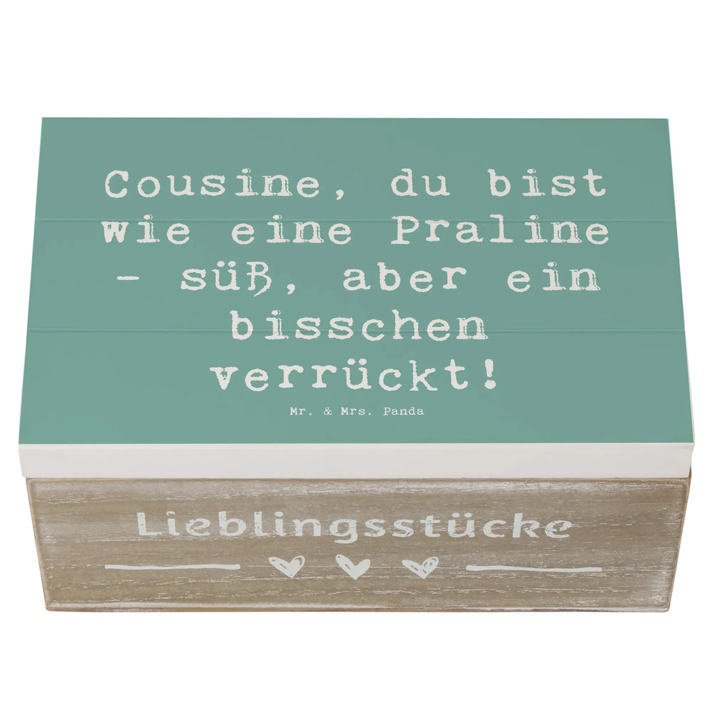 Holzkiste Spruch Cousine Praline Holzkiste, Kiste, Schatzkiste, Truhe, Schatulle, XXL, Erinnerungsbox, Erinnerungskiste, Dekokiste, Aufbewahrungsbox, Geschenkbox, Geschenkdose, Familie, Vatertag, Muttertag, Bruder, Schwester, Mama, Papa, Oma, Opa