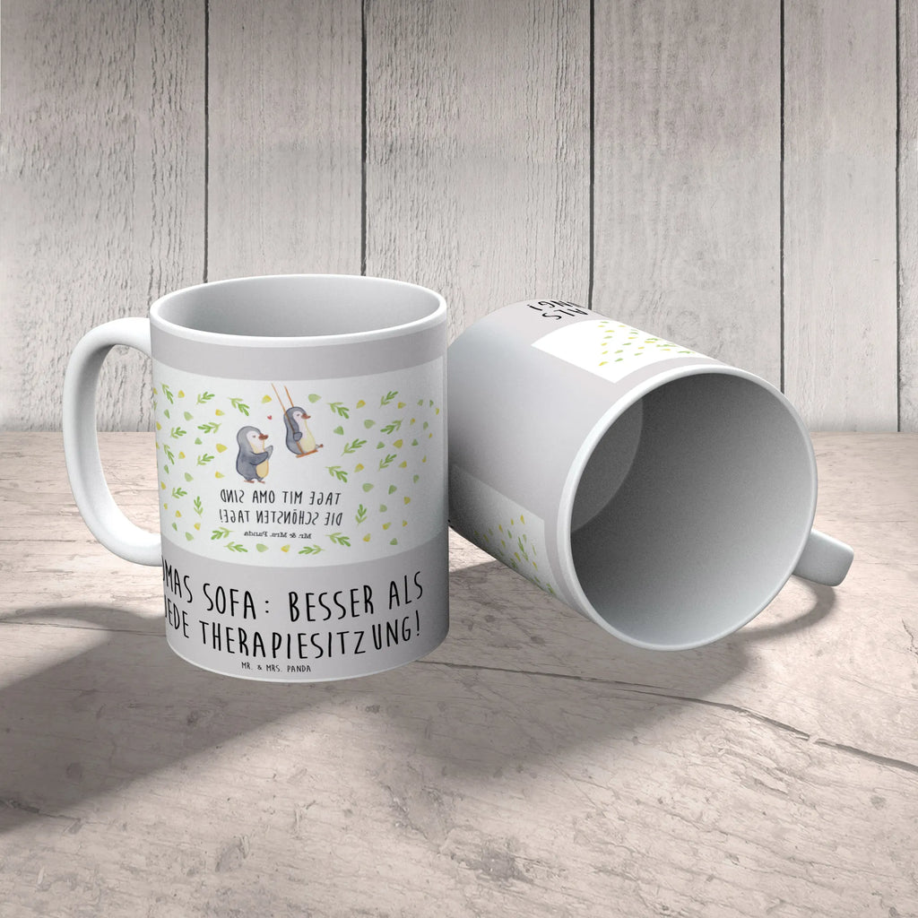 Tasse Omas Sofa: besser als jede Therapiesitzung! Tasse, Kaffeetasse, Teetasse, Becher, Kaffeebecher, Teebecher, Keramiktasse, Porzellantasse, Büro Tasse, Geschenk Tasse, Tasse Sprüche, Tasse Motive, Kaffeetassen, Tasse bedrucken, Designer Tasse, Cappuccino Tassen, Schöne Teetassen, Familie, Vatertag, Muttertag, Bruder, Schwester, Mama, Papa, Oma, Opa