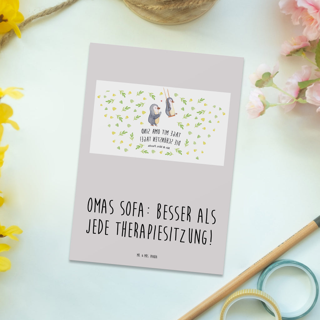 Postkarte Omas Sofa: besser als jede Therapiesitzung! Postkarte, Karte, Geschenkkarte, Grußkarte, Einladung, Ansichtskarte, Geburtstagskarte, Einladungskarte, Dankeskarte, Ansichtskarten, Einladung Geburtstag, Einladungskarten Geburtstag, Familie, Vatertag, Muttertag, Bruder, Schwester, Mama, Papa, Oma, Opa