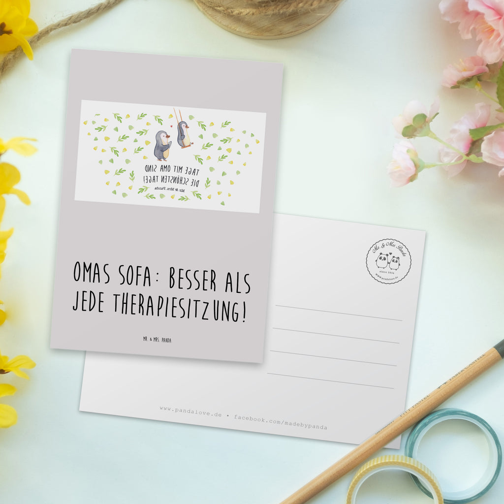 Postkarte Omas Sofa: besser als jede Therapiesitzung! Postkarte, Karte, Geschenkkarte, Grußkarte, Einladung, Ansichtskarte, Geburtstagskarte, Einladungskarte, Dankeskarte, Ansichtskarten, Einladung Geburtstag, Einladungskarten Geburtstag, Familie, Vatertag, Muttertag, Bruder, Schwester, Mama, Papa, Oma, Opa