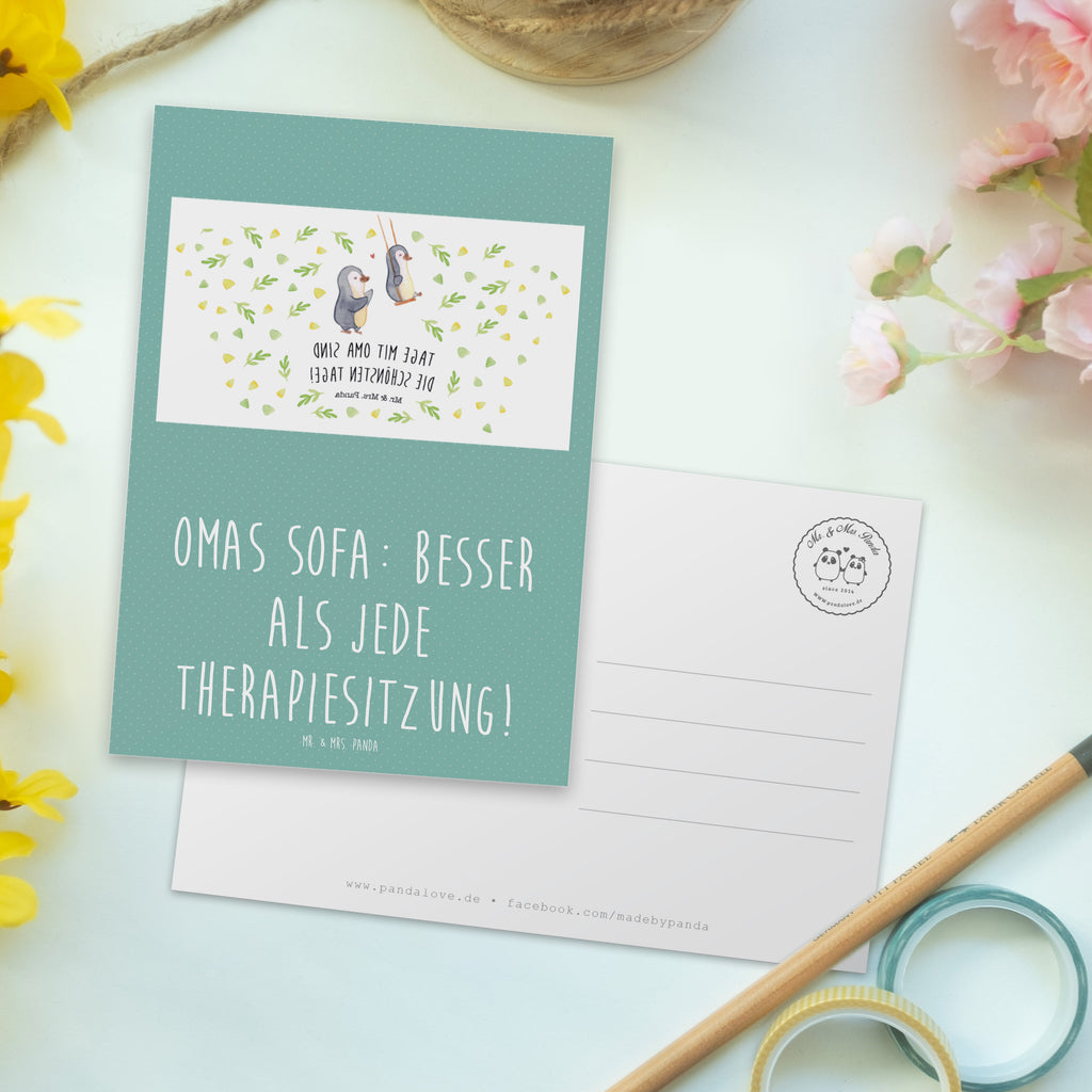 Postkarte Omas Sofa: besser als jede Therapiesitzung! Postkarte, Karte, Geschenkkarte, Grußkarte, Einladung, Ansichtskarte, Geburtstagskarte, Einladungskarte, Dankeskarte, Ansichtskarten, Einladung Geburtstag, Einladungskarten Geburtstag, Familie, Vatertag, Muttertag, Bruder, Schwester, Mama, Papa, Oma, Opa