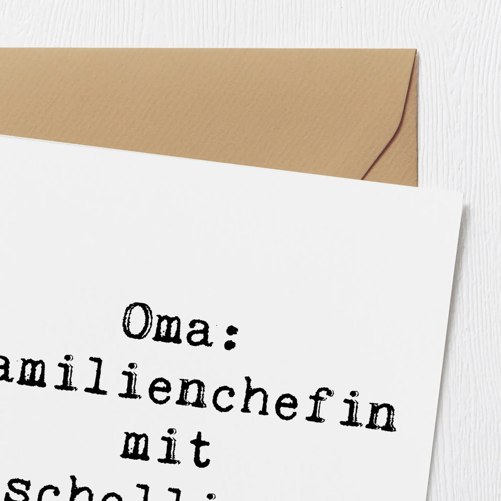 Deluxe Karte Spruch Oma Familienchefin Karte, Grußkarte, Klappkarte, Einladungskarte, Glückwunschkarte, Hochzeitskarte, Geburtstagskarte, Hochwertige Grußkarte, Hochwertige Klappkarte, Familie, Vatertag, Muttertag, Bruder, Schwester, Mama, Papa, Oma, Opa