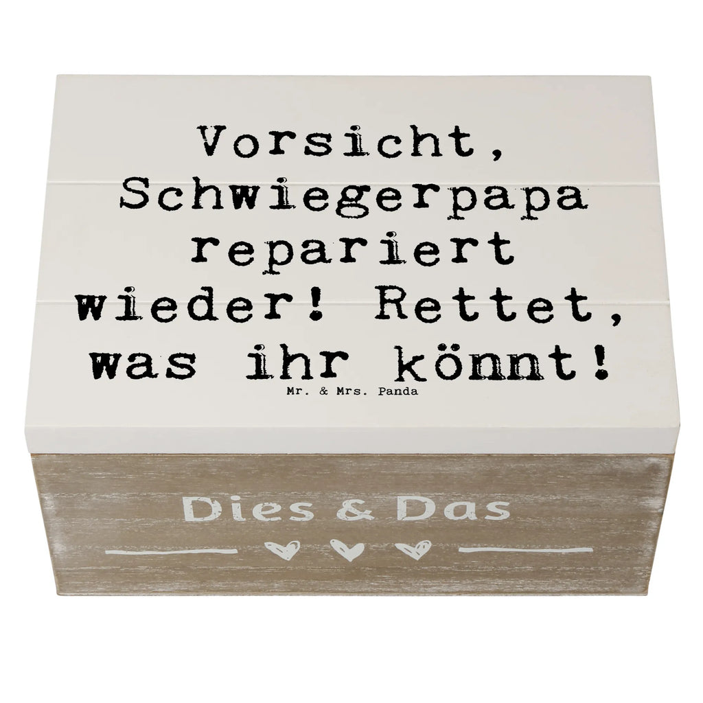 Holzkiste Spruch Schwiegerpapa Repariert Holzkiste, Kiste, Schatzkiste, Truhe, Schatulle, XXL, Erinnerungsbox, Erinnerungskiste, Dekokiste, Aufbewahrungsbox, Geschenkbox, Geschenkdose, Familie, Vatertag, Muttertag, Bruder, Schwester, Mama, Papa, Oma, Opa