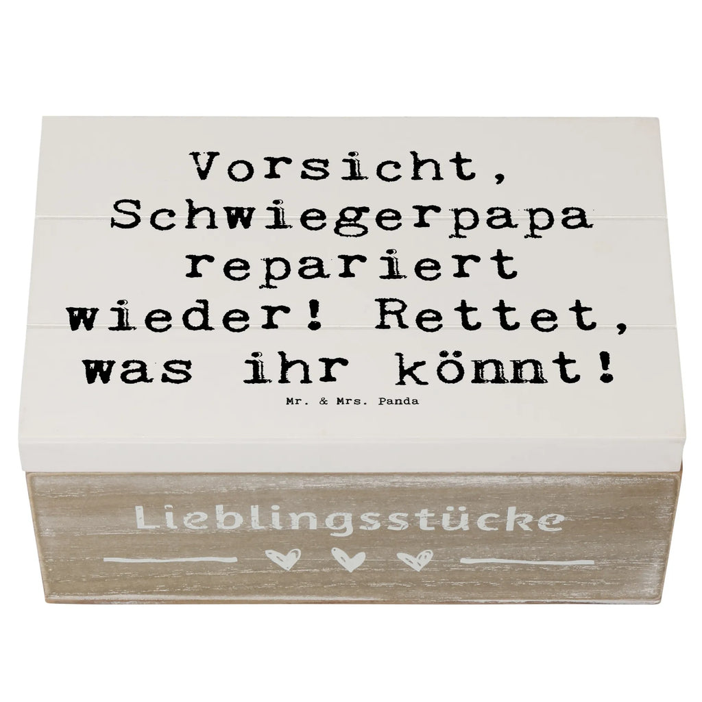 Holzkiste Spruch Schwiegerpapa Repariert Holzkiste, Kiste, Schatzkiste, Truhe, Schatulle, XXL, Erinnerungsbox, Erinnerungskiste, Dekokiste, Aufbewahrungsbox, Geschenkbox, Geschenkdose, Familie, Vatertag, Muttertag, Bruder, Schwester, Mama, Papa, Oma, Opa