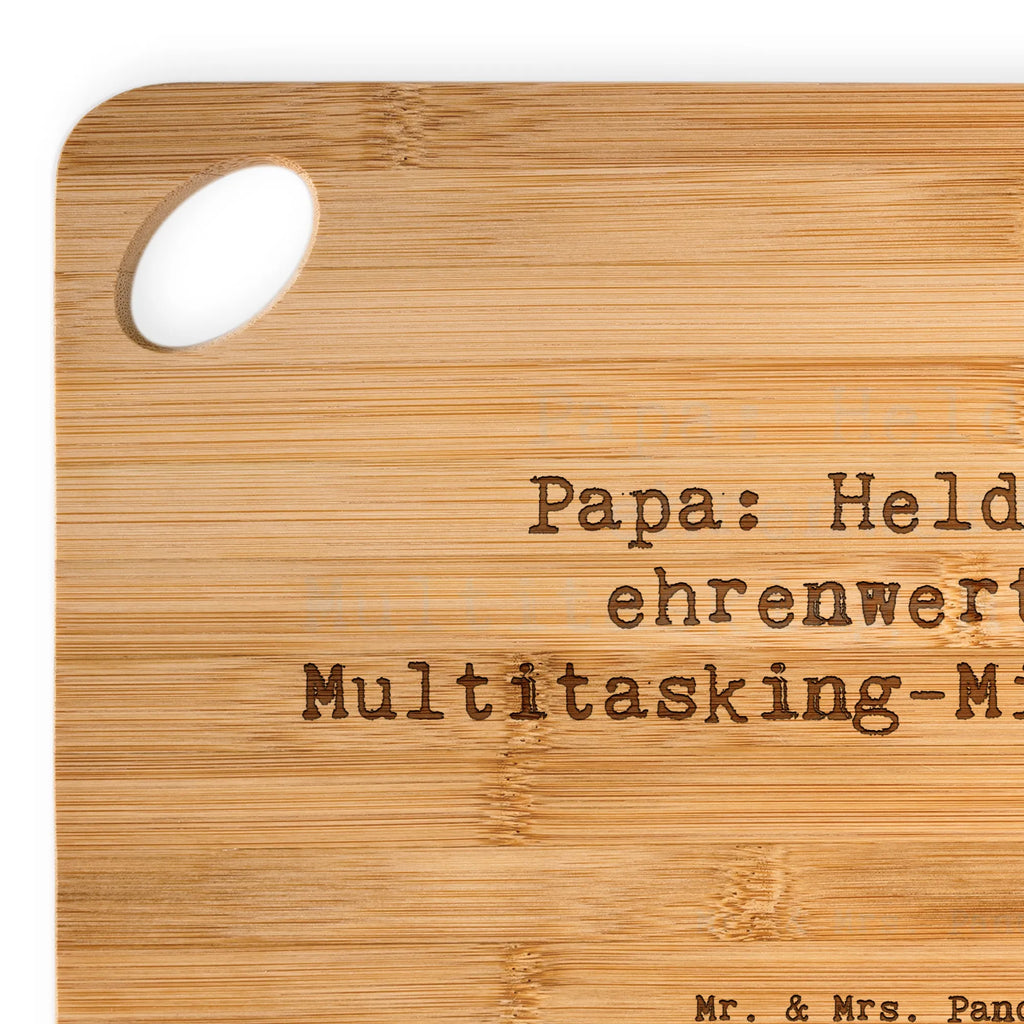 Bamboo chopping board Saying Papa: Held der ehrenwerten Multitasking-Missionen. Schneidebrett, Holzbrett, Küchenbrett, Frühstücksbrett, Hackbrett, Brett, Holzbrettchen, Servierbrett, Bretter, Holzbretter, Holz Bretter, Schneidebrett Holz, Holzbrett mit Gravur, Schneidbrett, Holzbrett Küche, Holzschneidebrett, Familie, Vatertag, Muttertag, Bruder, Schwester, Mama, Papa, Oma, Opa