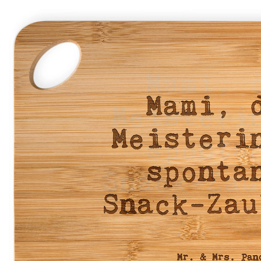 Bambus - Schneidebrett Spruch Mami Snack-Zauber Schneidebrett, Holzbrett, Küchenbrett, Frühstücksbrett, Hackbrett, Brett, Holzbrettchen, Servierbrett, Bretter, Holzbretter, Holz Bretter, Schneidebrett Holz, Holzbrett mit Gravur, Schneidbrett, Holzbrett Küche, Holzschneidebrett, Familie, Vatertag, Muttertag, Bruder, Schwester, Mama, Papa, Oma, Opa