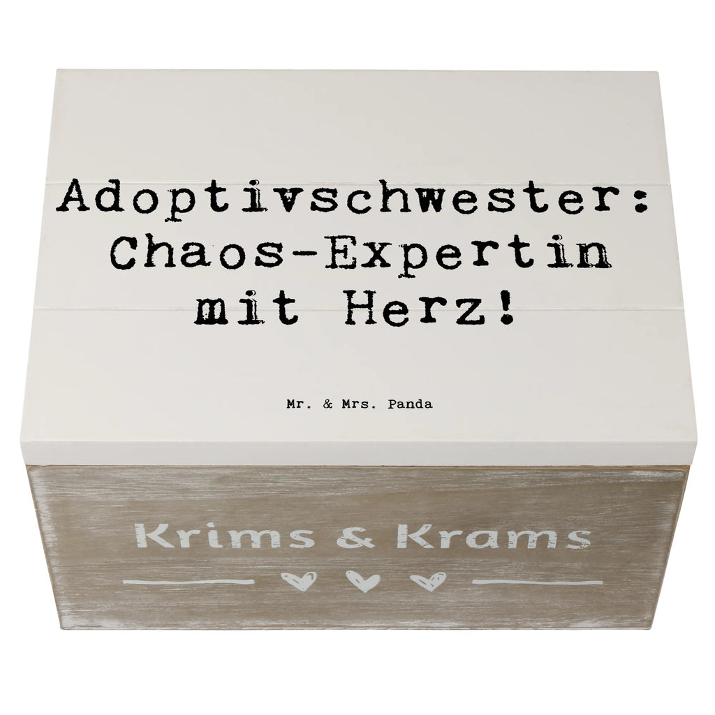 Holzkiste Spruch Adoptivschwester Chaos Holzkiste, Kiste, Schatzkiste, Truhe, Schatulle, XXL, Erinnerungsbox, Erinnerungskiste, Dekokiste, Aufbewahrungsbox, Geschenkbox, Geschenkdose, Familie, Vatertag, Muttertag, Bruder, Schwester, Mama, Papa, Oma, Opa