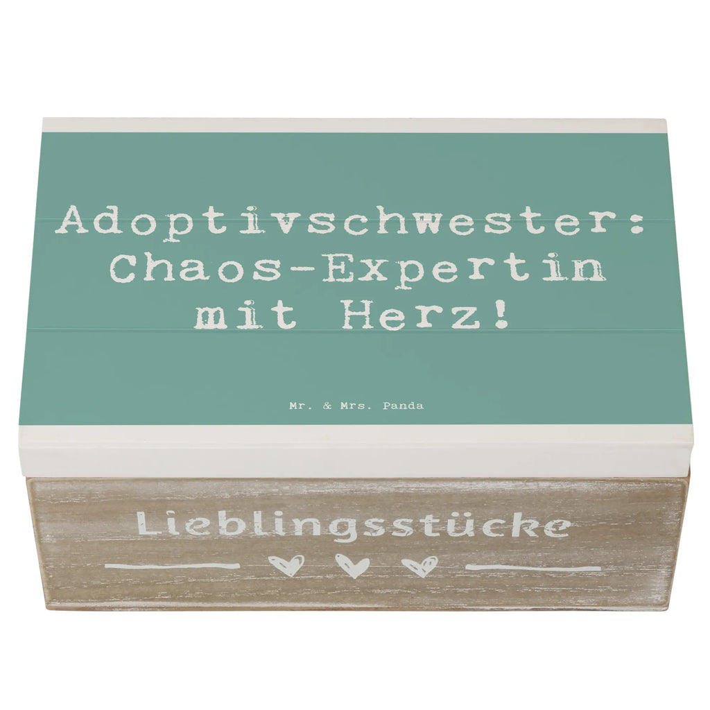 Holzkiste Spruch Adoptivschwester Chaos Holzkiste, Kiste, Schatzkiste, Truhe, Schatulle, XXL, Erinnerungsbox, Erinnerungskiste, Dekokiste, Aufbewahrungsbox, Geschenkbox, Geschenkdose, Familie, Vatertag, Muttertag, Bruder, Schwester, Mama, Papa, Oma, Opa