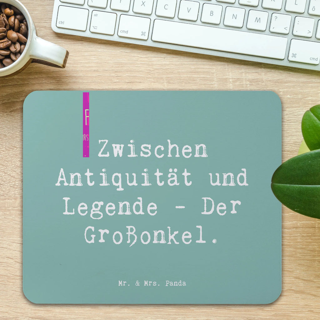 Mauspad Spruch Zwischen Antiquität und Legende - Der Großonkel. Mousepad, Computer zubehör, Büroausstattung, PC Zubehör, Arbeitszimmer, Mauspad, Einzigartiges Mauspad, Designer Mauspad, Mausunterlage, Mauspad Büro, Familie, Vatertag, Muttertag, Bruder, Schwester, Mama, Papa, Oma, Opa