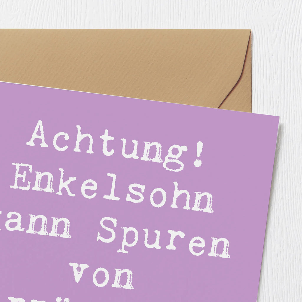 Deluxe Card Saying Achtung! Enkelsohn kann Spuren von Verrücktheit enthalten. Karte, Grußkarte, Klappkarte, Einladungskarte, Glückwunschkarte, Hochzeitskarte, Geburtstagskarte, Hochwertige Grußkarte, Hochwertige Klappkarte, Familie, Vatertag, Muttertag, Bruder, Schwester, Mama, Papa, Oma, Opa
