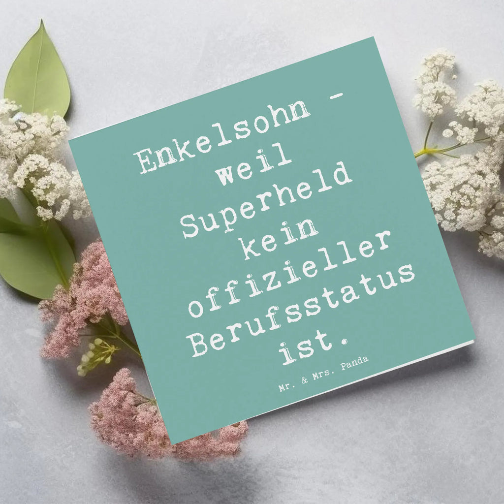 Deluxe Card Saying Enkelsohn - weil Superheld kein offizieller Berufsstatus ist. Karte, Grußkarte, Klappkarte, Einladungskarte, Glückwunschkarte, Hochzeitskarte, Geburtstagskarte, Hochwertige Grußkarte, Hochwertige Klappkarte, Familie, Vatertag, Muttertag, Bruder, Schwester, Mama, Papa, Oma, Opa