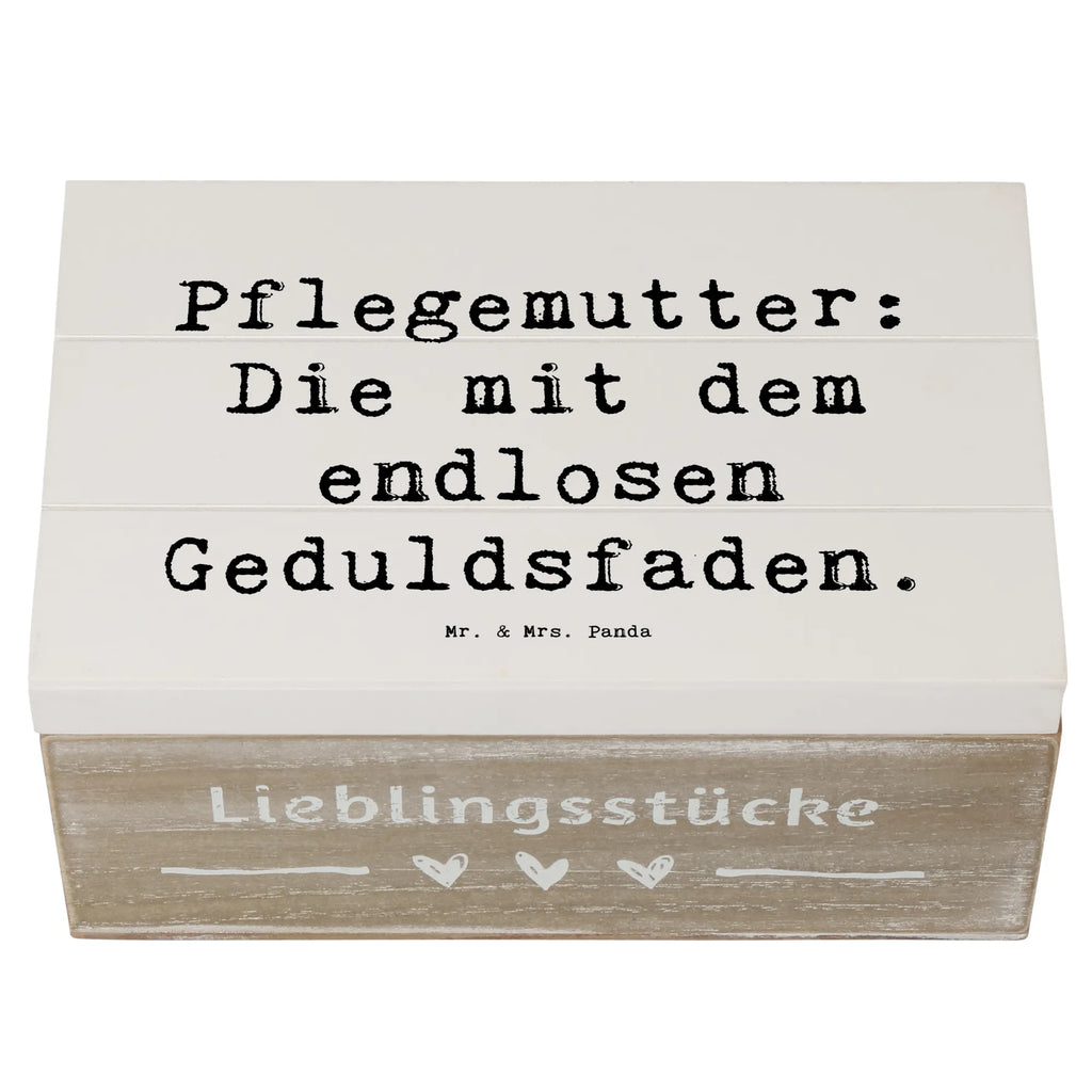 Holzkiste Spruch Pflegemutter: Die mit dem endlosen Geduldsfaden. Holzkiste, Kiste, Schatzkiste, Truhe, Schatulle, XXL, Erinnerungsbox, Erinnerungskiste, Dekokiste, Aufbewahrungsbox, Geschenkbox, Geschenkdose, Familie, Vatertag, Muttertag, Bruder, Schwester, Mama, Papa, Oma, Opa