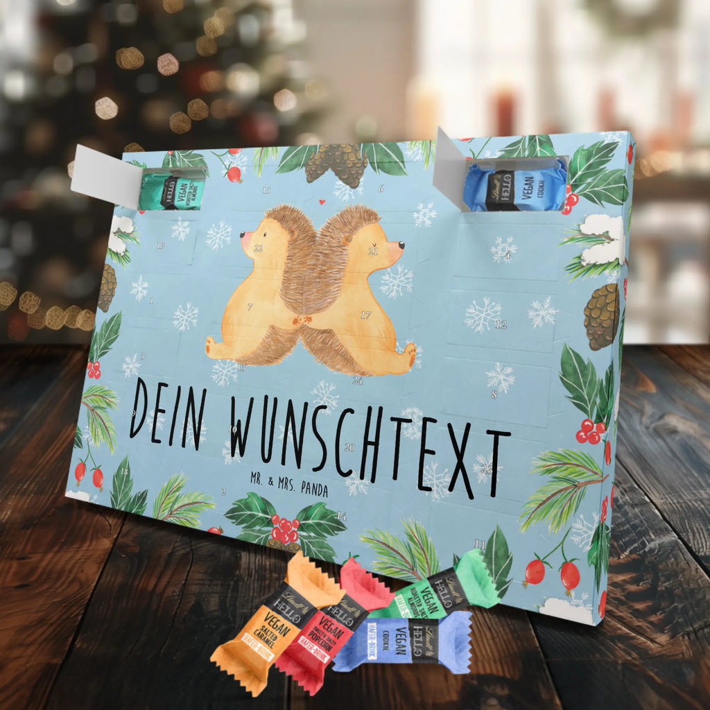 Personalisierter veganer Adventskalender Igel händchenhaltend Personalisierter veganer Adventskalender, Liebe, Partner, Freund, Freundin, Ehemann, Ehefrau, Heiraten, Verlobung, Heiratsantrag, Liebesgeschenk, Jahrestag, Hocheitstag, Igel, Igelliebe, Hand in Hand, Liebesbeweis, große Liebe, Liebesbotschaft, Hochzeit, Lieblingsmensch, Gemeinsamkeit, Love, Geschenk für zwei