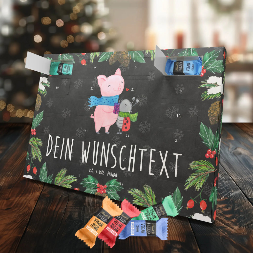 Personalisierter veganer Adventskalender Glühschwein Smörle Personalisierter veganer Adventskalender, Winter, Weihnachten, Weihnachtsdeko, Nikolaus, Advent, Heiligabend, Wintermotiv, Handgezeichnetes Glühschwein, Kreatives Glühschwein Design, Winterlicher Glühwein Spruch, Glühwein Liebhaber Geschenk, Herzliches Marienkäfer Motiv, Marienkäfer in Winterkleidung, Glühwein ist köstlich Spruch, Smörle der stolze Marienkäfer, Süßer Marienkäfer gibt Geschenk, Romantische Geschenkidee Glühwein