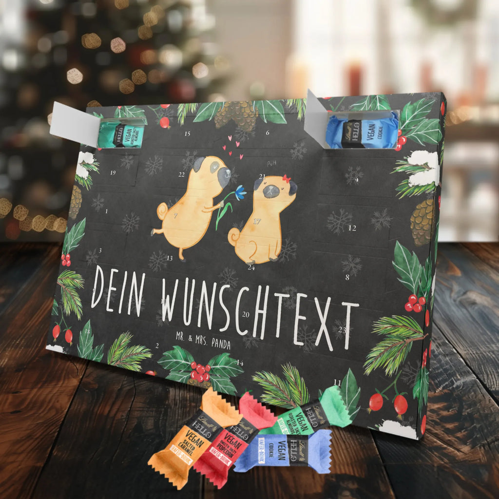 Personalisierter veganer Adventskalender Mops Verliebt Personalisierter veganer Adventskalender, Hund, Hundemotiv, Haustier, Hunderasse, Tierliebhaber, Hundebesitzer, Sprüche, Mops, Möpse, Hundeliebe, verliebt, Liebe, Liebesspruch. Verlobt, Geschenk Freund, Partner