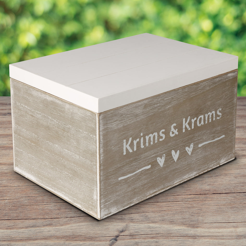 Personalisierte Holzkiste Autohändlerin Herz Holzkiste mit Namen, Kiste mit Namen, Schatzkiste mit Namen, Truhe mit Namen, Schatulle mit Namen, Erinnerungsbox mit Namen, Erinnerungskiste, mit Namen, Dekokiste mit Namen, Aufbewahrungsbox mit Namen, Holzkiste Personalisiert, Kiste Personalisiert, Schatzkiste Personalisiert, Truhe Personalisiert, Schatulle Personalisiert, Erinnerungsbox Personalisiert, Erinnerungskiste Personalisiert, Dekokiste Personalisiert, Aufbewahrungsbox Personalisiert, Geschenkbox personalisiert, GEschenkdose personalisiert, Beruf, Ausbildung, Jubiläum, Abschied, Rente, Kollege, Kollegin, Geschenk, Schenken, Arbeitskollege, Mitarbeiter, Firma, Danke, Dankeschön, Autohändlerin, Eröffnung Autohaus, Autohandel, Gebrauchtwagenhändlerin, Autoverkäuferin