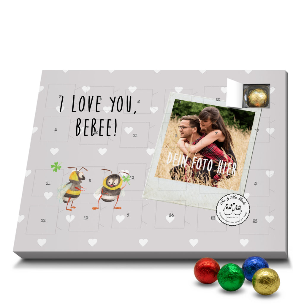 Personalisierter Schoko Foto Adventskalender Bienen Paar Personalisierter Adventskalender, Adventskalender mit Namen, Liebe, Partner, Freund, Freundin, Ehemann, Ehefrau, Heiraten, Verlobung, Heiratsantrag, Liebesgeschenk, Jahrestag, Hocheitstag, Valentinstag, Geschenk für Frauen, Hochzeitstag, Mitbringsel, Geschenk für Freundin, Geschenk für Partner, Liebesbeweis, für Männer, für Ehemann, Schildkröten, verliebte Schildkröten