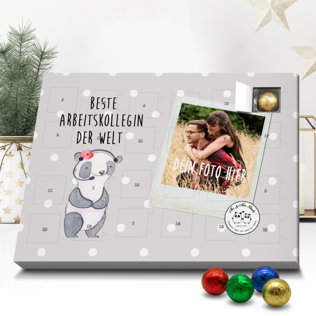 Personalisierter Schoko Foto Adventskalender Panda Beste Arbeitskollegin der Welt Personalisierter Adventskalender, Adventskalender mit Namen, für, Dankeschön, Geschenk, Schenken, Geburtstag, Geburtstagsgeschenk, Geschenkidee, Danke, Bedanken, Mitbringsel, Freude machen, Geschenktipp, Arbeitskollegin, Kollegin, Freundin, Büro, Abschiedsgeschenk, Ruhestand, Arbeit, Mitarbeiterin, Berufsgenossin, Beruf