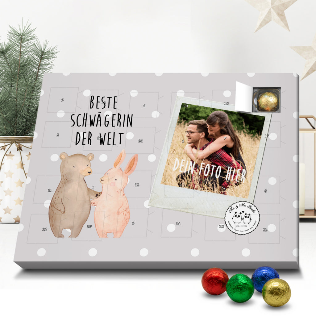 Personalisierter Schoko Foto Adventskalender Hase Beste Schwägerin der Welt Personalisierter Adventskalender, Adventskalender mit Namen, für, Dankeschön, Geschenk, Schenken, Geburtstag, Geburtstagsgeschenk, Geschenkidee, Danke, Bedanken, Mitbringsel, Freude machen, Geschenktipp, Schwägerin, Schwähgerin, Schwippschwägerin, Familie, Verwandtschaft, angeheiratet, Frau, Ehemann, Schwester, Ehefrau, Bruder, Partner