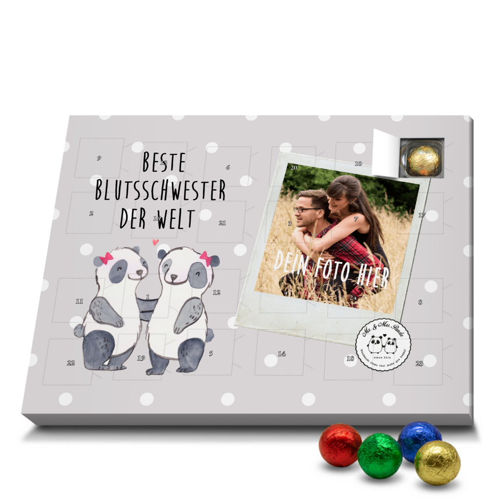 Personalisierter Schoko Foto Adventskalender Panda Beste Blutsschwester der Welt Personalisierter Adventskalender, Adventskalender mit Namen, für, Dankeschön, Geschenk, Schenken, Geburtstag, Geburtstagsgeschenk, Geschenkidee, Danke, Bedanken, Mitbringsel, Freude machen, Geschenktipp, Blutsschwester, Blutsgeschwister, Freundin, Bae, Schwestern, Schwester, Geschwister, Schwesterherz, Sister, Familie, Kleinigkeit, Beste, Tochter, Liebe