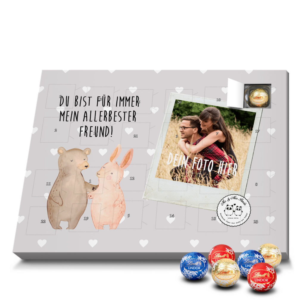 Personalisierter Kugel Markenschokolade Foto Adventskalender Bär und Hase Umarmen Personalisierter Kugel Markenschokolade Adventskalender, Liebe, Partner, Freund, Freundin, Ehemann, Ehefrau, Heiraten, Verlobung, Heiratsantrag, Liebesgeschenk, Jahrestag, Hocheitstag, Freunde, bester Freund, Hase, Bär, Bärchen, best friends