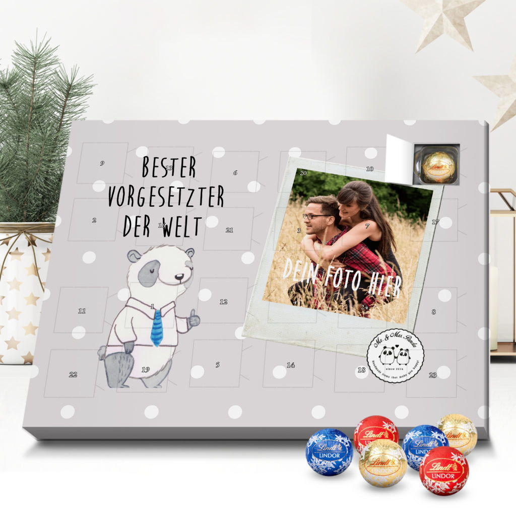 Personalisierter Kugel Markenschokolade Foto Adventskalender Panda Bester Vorgesetzter der Welt Personalisierter Kugel Markenschokolade Adventskalender, für, Dankeschön, Geschenk, Schenken, Geburtstag, Geburtstagsgeschenk, Geschenkidee, Danke, Bedanken, Mitbringsel, Freude machen, Geschenktipp, Chef, Boss, Abschiedsgeschenk, Abteilungsleiter, Kollege, Vorgesetzter, Vorgesetzte, Arbeit, Leiter, Arbeitgeber, Führungskraft