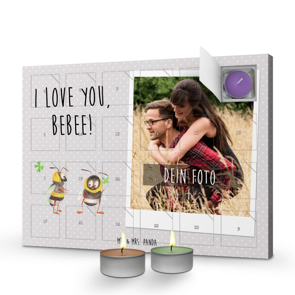 Personalisierter Duftkerzen Foto Adventskalender Bienen Paar Personalisierter Duftkerzen Foto Adventskalender, Liebe, Partner, Freund, Freundin, Ehemann, Ehefrau, Heiraten, Verlobung, Heiratsantrag, Liebesgeschenk, Jahrestag, Hocheitstag, Valentinstag, Geschenk für Frauen, Hochzeitstag, Mitbringsel, Geschenk für Freundin, Geschenk für Partner, Liebesbeweis, für Männer, für Ehemann, Schildkröten, verliebte Schildkröten