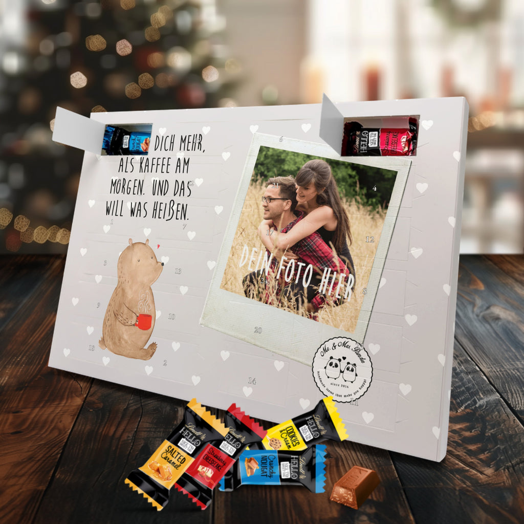 Personalisierter Markenschokolade Foto Adventskalender Bär Morgenkaffee Personalisierter Adventskalender, Liebe, Partner, Freund, Freundin, Ehemann, Ehefrau, Heiraten, Verlobung, Heiratsantrag, Liebesgeschenk, Jahrestag, Hocheitstag, Valentinstag, Geschenk für Frauen, Hochzeitstag, Mitbringsel, Geschenk für Freundin, Geschenk für Partner, Liebesbeweis, für Männer, für Ehemann