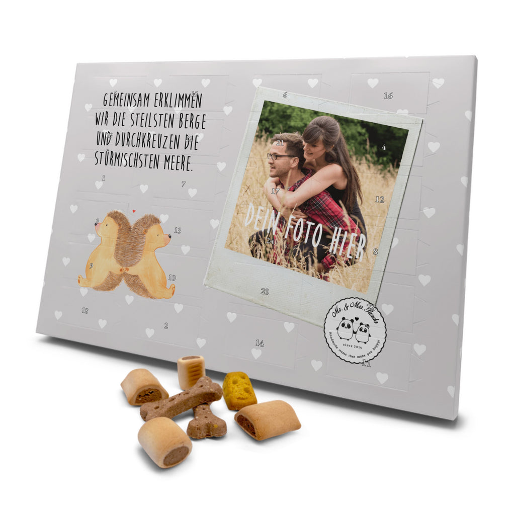 Personalisierter Hunde Foto Adventskalender Igel händchenhaltend Hunde Adventskalender, Liebe, Partner, Freund, Freundin, Ehemann, Ehefrau, Heiraten, Verlobung, Heiratsantrag, Liebesgeschenk, Jahrestag, Hocheitstag, Igel, Igelliebe, Hand in Hand, Liebesbeweis, große Liebe, Liebesbotschaft, Hochzeit, Lieblingsmensch, Gemeinsamkeit, Love, Geschenk für zwei