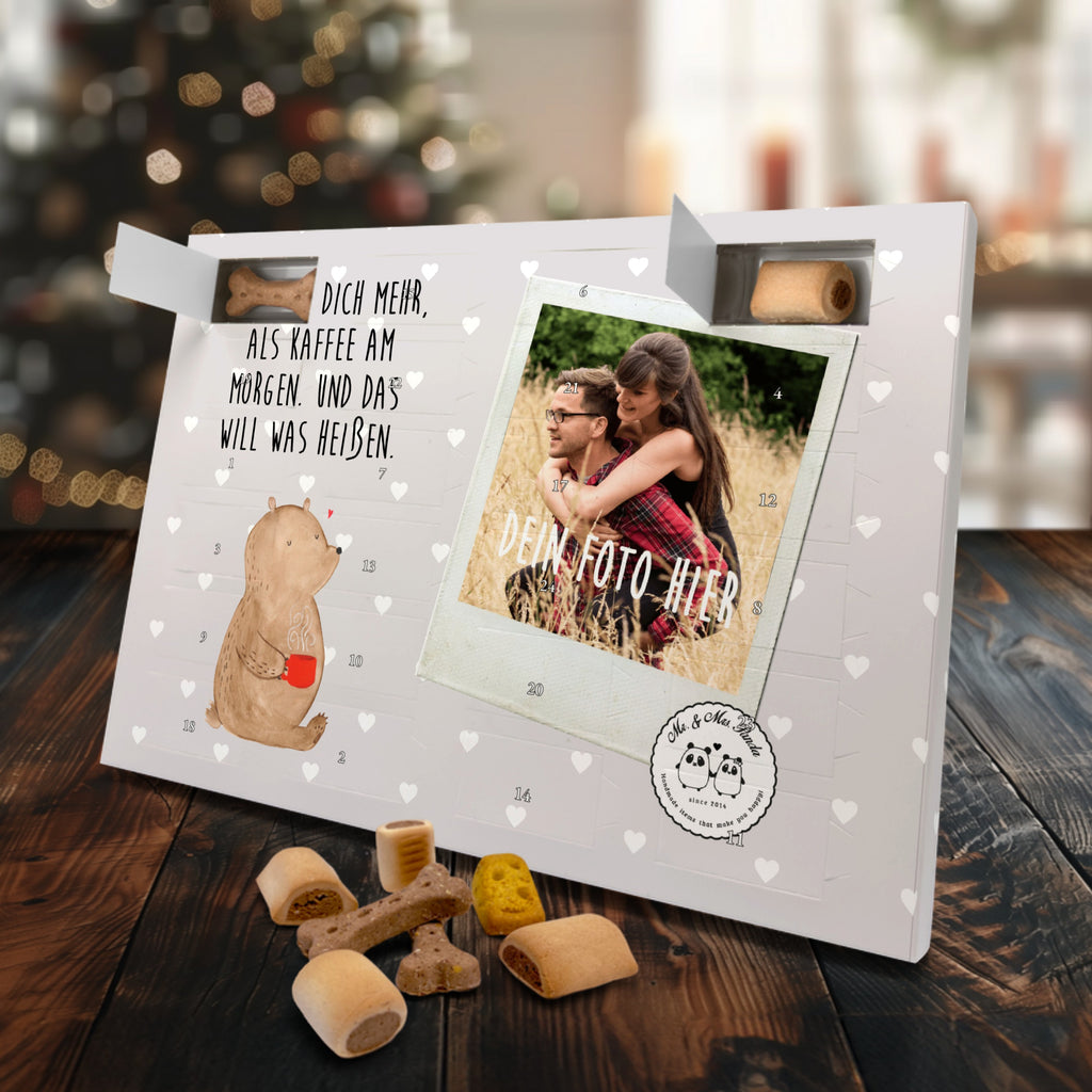 Personalisierter Hunde Foto Adventskalender Bär Morgenkaffee Hunde Adventskalender, Liebe, Partner, Freund, Freundin, Ehemann, Ehefrau, Heiraten, Verlobung, Heiratsantrag, Liebesgeschenk, Jahrestag, Hocheitstag, Valentinstag, Geschenk für Frauen, Hochzeitstag, Mitbringsel, Geschenk für Freundin, Geschenk für Partner, Liebesbeweis, für Männer, für Ehemann